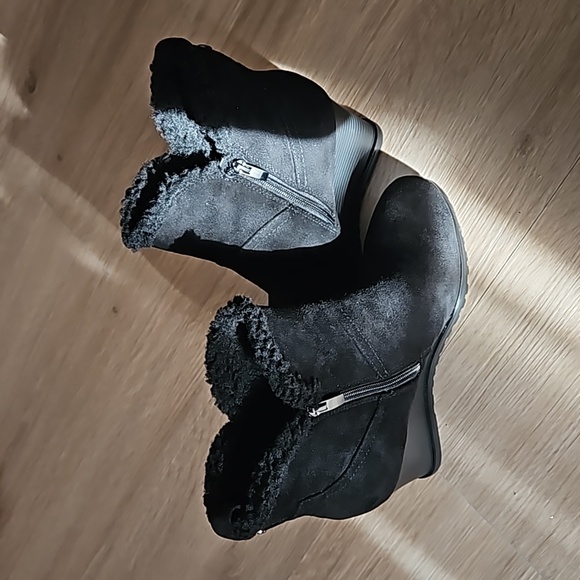 LIKE NEW Nine West wedge booties - Picture 2 of 4